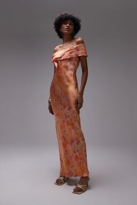 Праздничное платье макси с драпированными плечами артикул 142513466