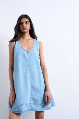 Джинсовое платье-свинг артикул 149436097