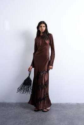 Макси-платье с длинными рукавами и ажурными вставками артикул 148716498