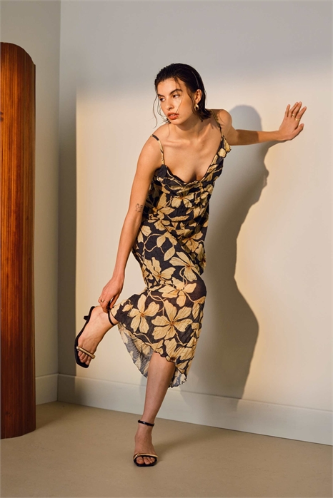 Макси-платье из гофрированной сетки с цветочным принтом артикул 142203065