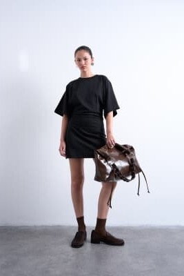 Мини-платье с раглановыми рукавами и зауженной талией артикул 150597115