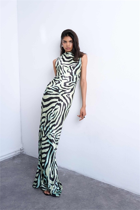 Праздничное макси-платье с асимметричным вырезом под мышкой и рюшами артикул 147474363