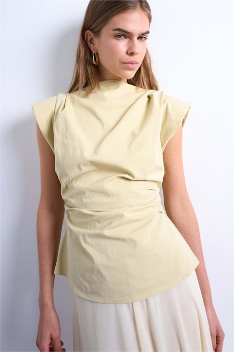 Топ с зауженной талией и выделенными плечами артикул 143483619