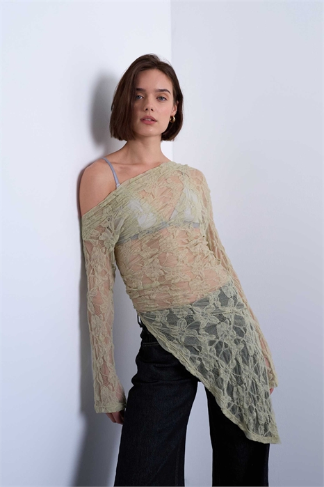 Туника с открытыми плечами и длинными рукавами артикул 152666031