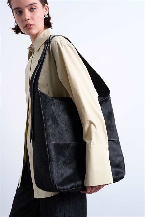 Сумка-тоут из натуральной кожи с объемным плетением и волосами Тиган артикул 147258586