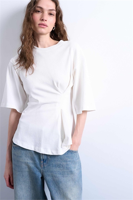 Футболка с зауженной талией и четкой посадкой артикул 145752697