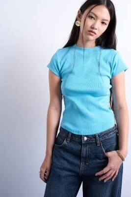 Футболка с облегающим силуэтом и закругленным низом артикул 147197634