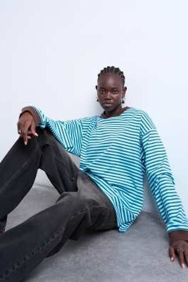 Футболка-скэтер свободного кроя с полосками и длинными рукавами артикул 148076026