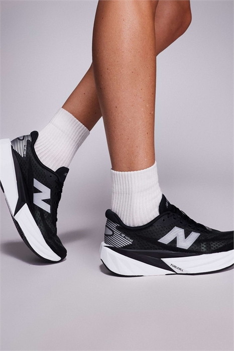 Женские кроссовки для бега Fuelcell Rebel v5 артикул 142822720