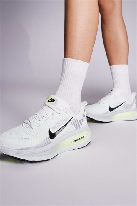 Кроссовки Vomero 18 артикул 142681636