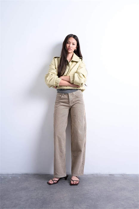 Брюки с резинкой и несколькими полосками артикул 147473037