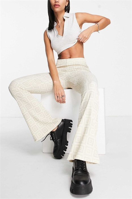 Брюки с расклешенными штанинами и гофрированной тканью артикул 114263379