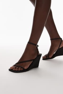 Босоножки на танкетке с ремешками от Frankie артикул 141616080