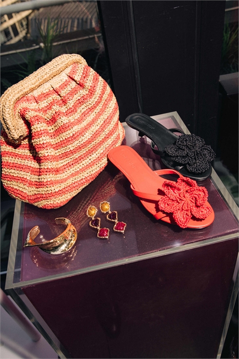 Сандалии Ish на низком каблуке с вязаным цветком артикул 140797511