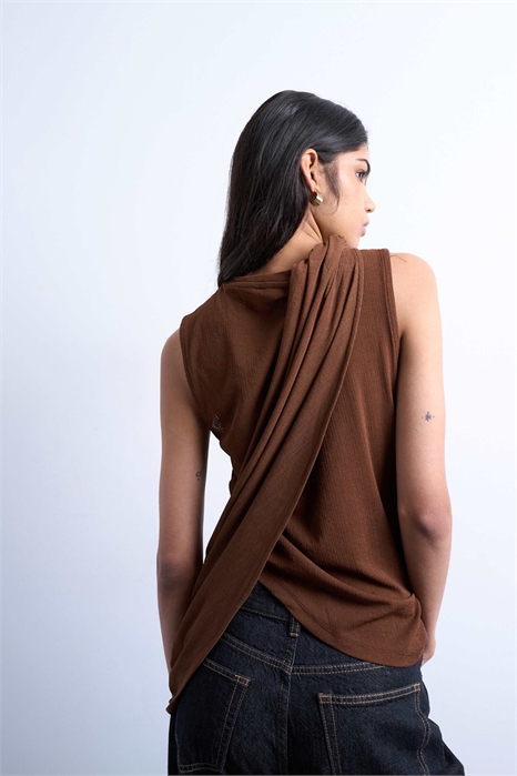 Топ с асимметричной драпировкой артикул 151963408