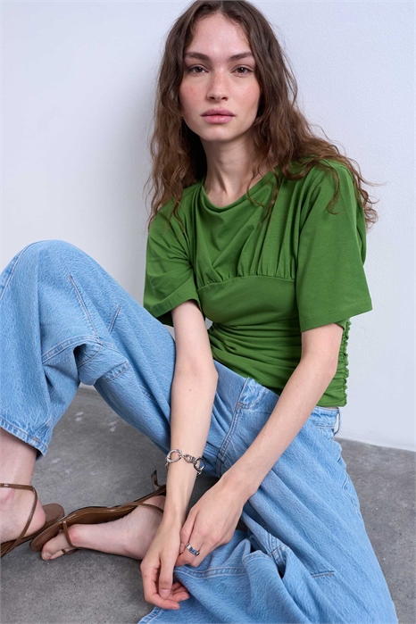 Топ с короткими рукавами и рюшами артикул 146857857