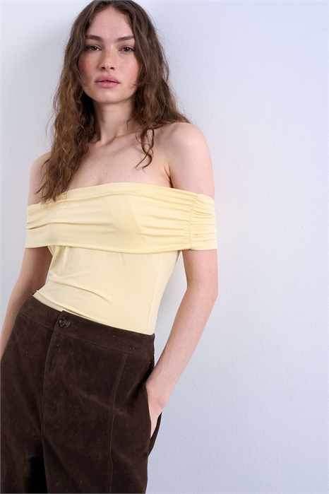 Топ-бардо из микрофибры с глубоким вырезом артикул 147017248