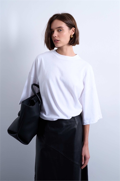 Футболка с заниженными плечами свободного кроя артикул 132926709