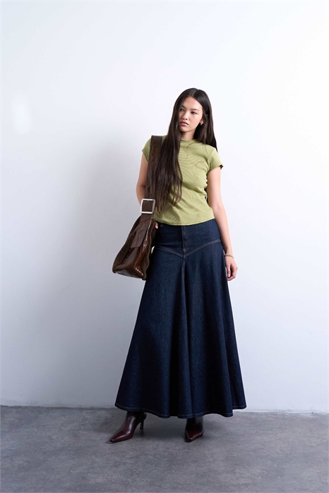 Футболка с облегающим силуэтом и закругленным низом артикул 147197635