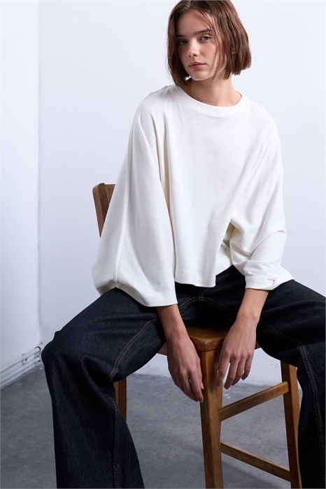 Футболка с очень широкими рукавами артикул 152632535