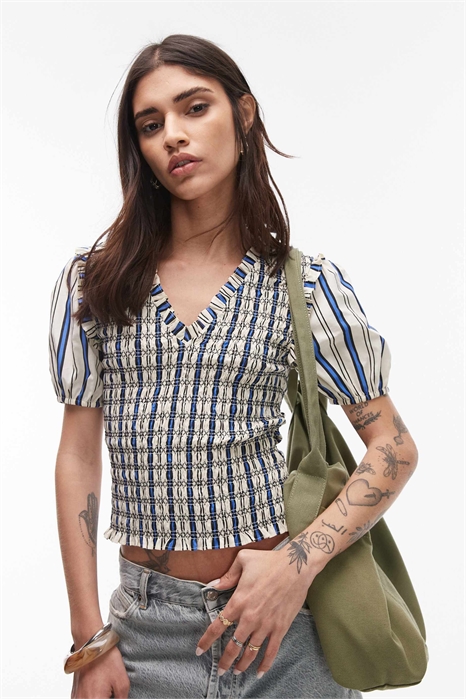 Топ с V-образным вырезом и рукавами-буфетками артикул 139513258