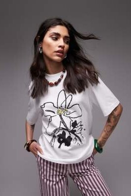 Футболка базового кроя с крупным цветочным принтом артикул 140627968