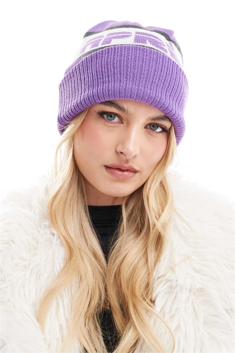 Шапка для отдыха после катания на лыжах артикул 141048088