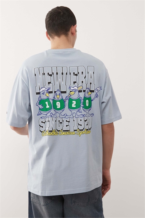 Футболка свободного кроя с рисунком персонажа и принтом на спине артикул 154890548