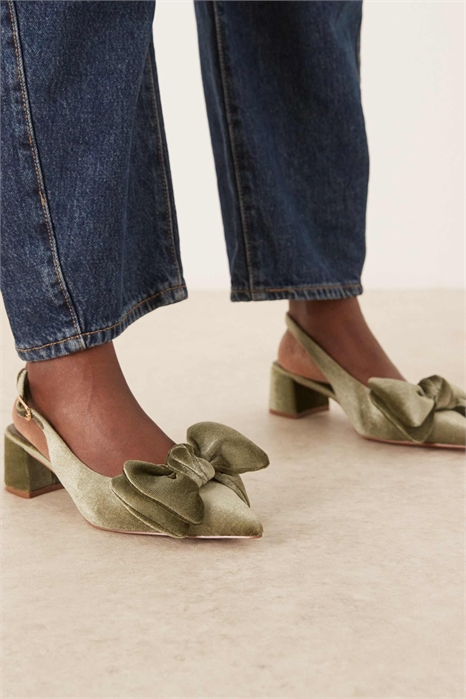 Туфли с широкой колодкой, бантиком и открытым задником на среднем каблуке артикул 152387025