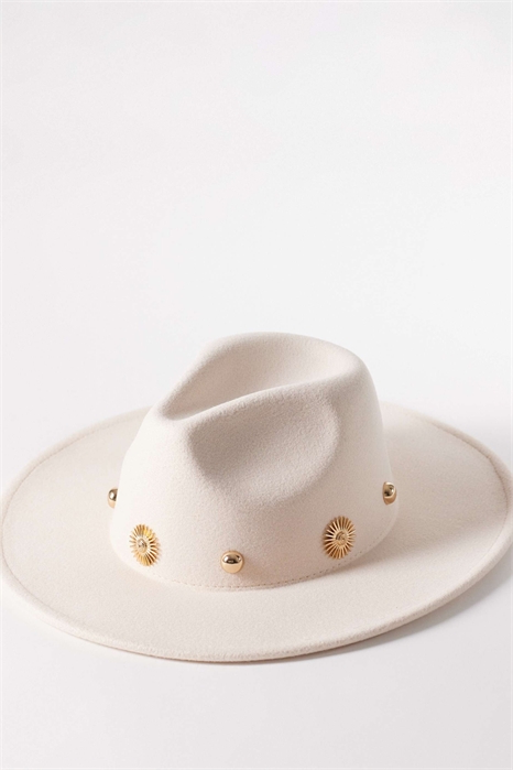 Шляпа Fedora с золотыми заклепками артикул 152929785