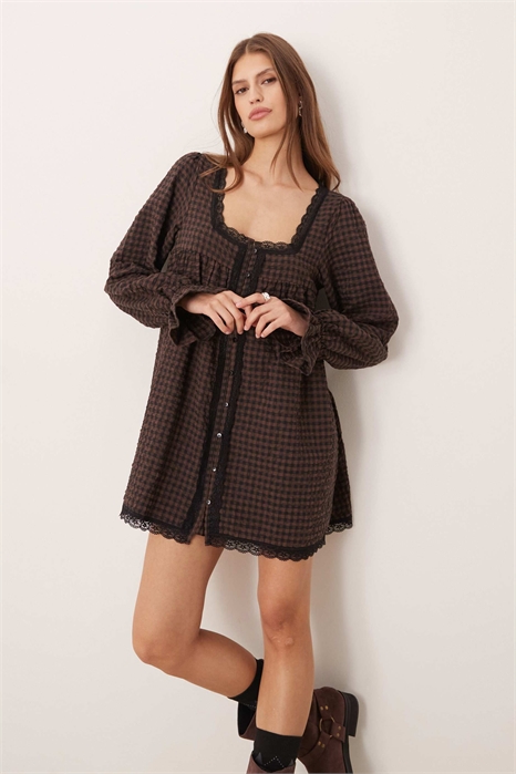 Мини-платье в стиле «беби-долл» с кружевной отделкой артикул 153726399