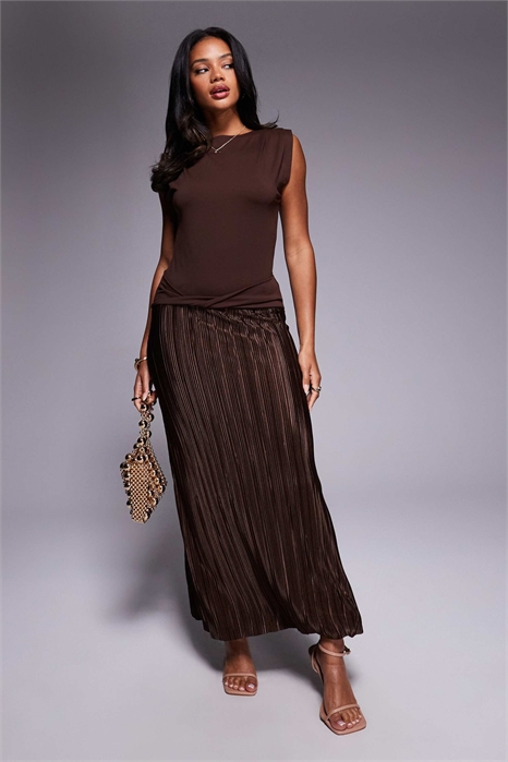 Макси-платье с гибридным плиссированным узором и закрученными деталями артикул 149754822