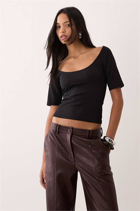 Топ с широким вырезом и короткими рукавами артикул 155650988