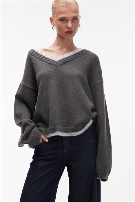 Свитер с V-образным вырезом и двойным слоем артикул 154158505