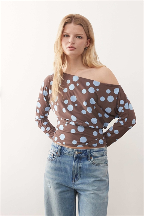 Топ с открытыми плечами артикул 154214149