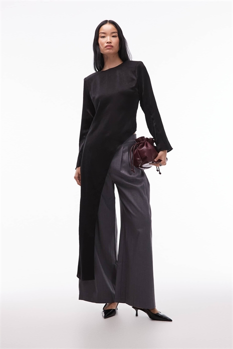 Топ с длинными рукавами и асимметричным подолом артикул 152936158