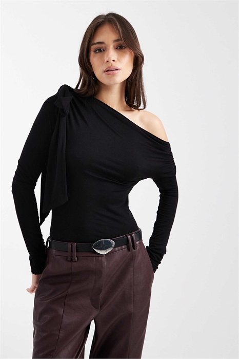 Боди с открытыми плечами и бантиком артикул 154899359