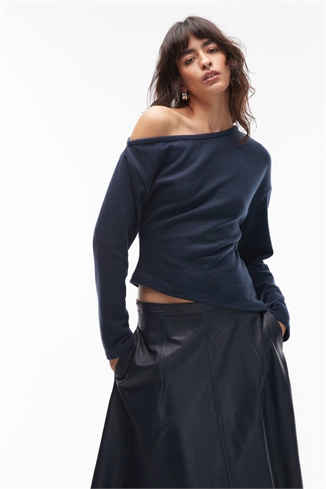 Мягкий топ с открытыми плечами, корсетной талией и длинными рукавами артикул 153528317
