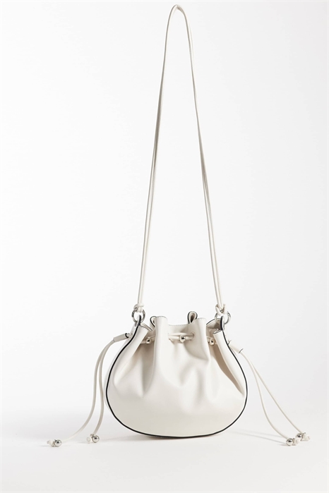 Сумка-ведро с рюшами, несколькими ремешками и бисерной отделкой артикул 154140696