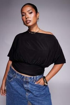 ASOS DESIGN Curve: топ с одним плечом, асимметричным кроем и коротким рукавом, с затягивающимся поясом артикул 151778925