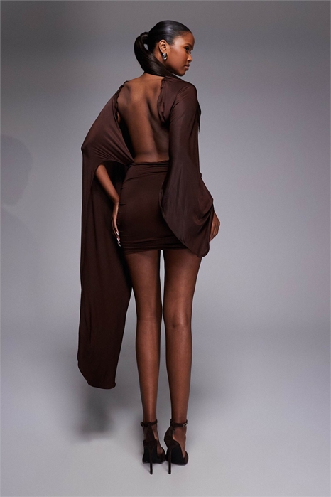 Мини-платье с драпировкой на плечах артикул 155513448