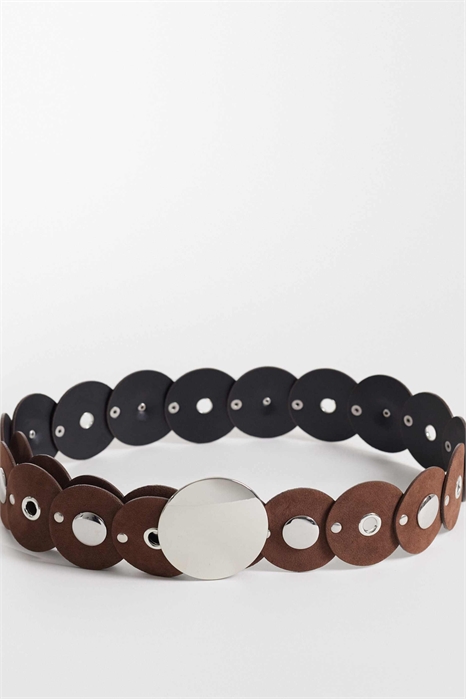 Пояс с круглыми дисками и серебристой фурнитурой артикул 152378709