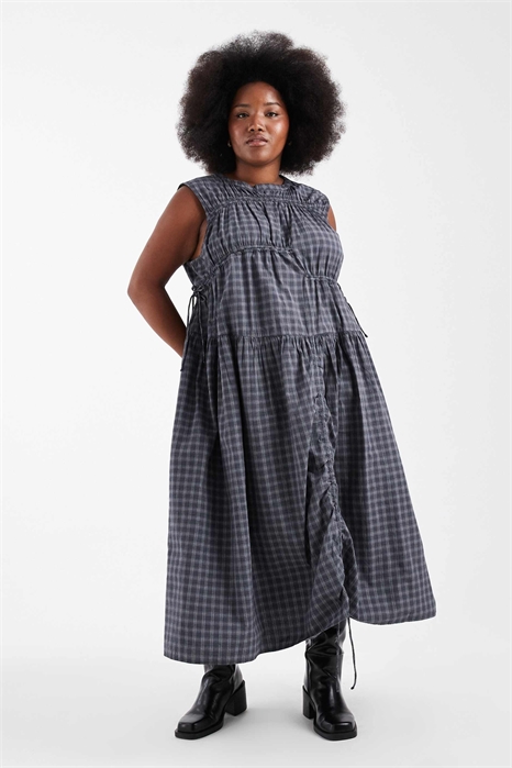 Плюс-размерное макси-платье с многослойным кроем артикул 149760113