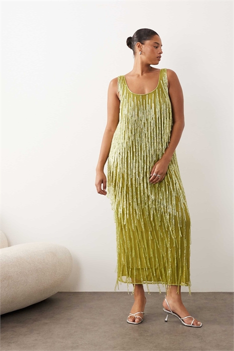 Макси-платье с вырезом «лодочка» и бахромой из бусин артикул 149049170