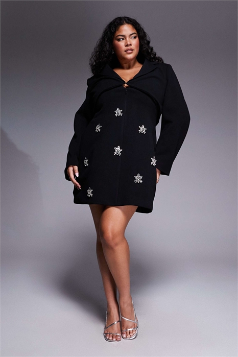 Платье с замысловатым кроем, украшенное декоративными элементами, с длинными рукавами артикул 148291174