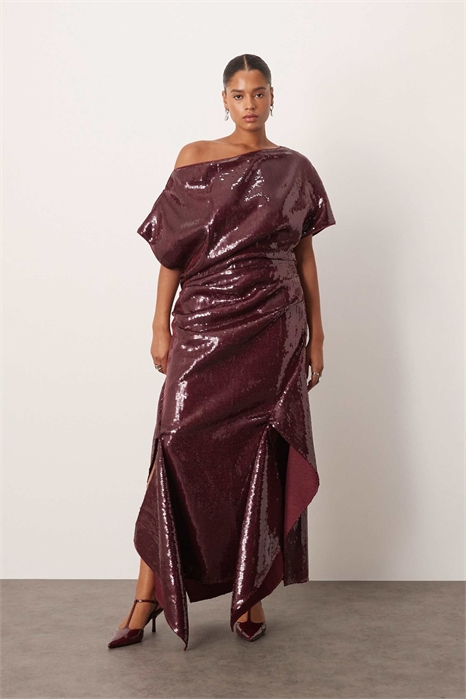 Платье средней длины с драпированным лифом из пайеток и квадратным подолом артикул 148808430