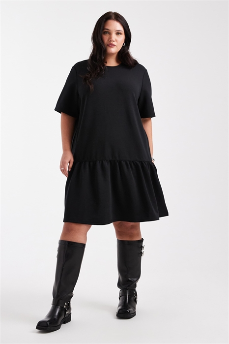 Мини-платье из ткани типа «скуба» с заниженным подолом артикул 148993168