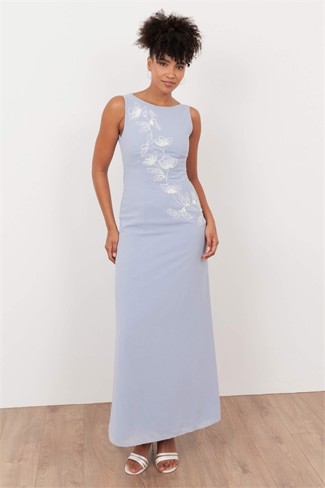 Макси-платье с капюшоном и цветочной вышивкой артикул 154345952