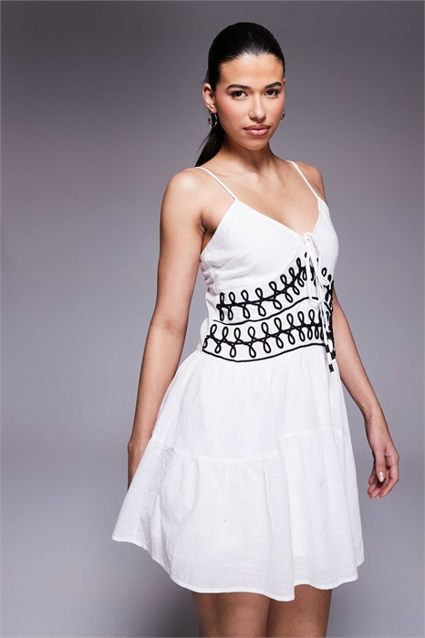 Мини-платье с вышитым элементом артикул 154689307