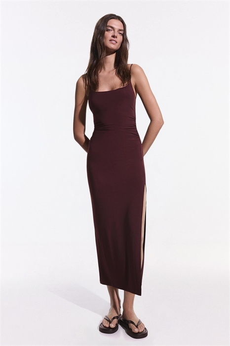 Платье средней длины с сборками на бретелях артикул 155807100